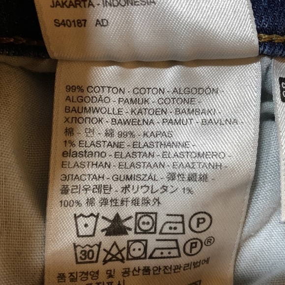 Levi Jean shorts Sz 31, good condition, measurements below - Picture 4 of 4